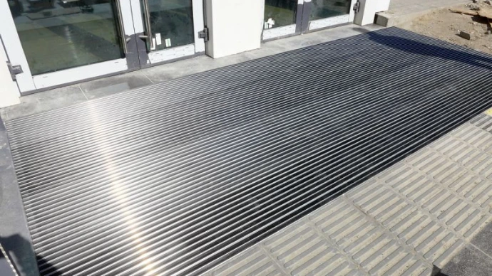 Aluprofilfußmatte im Eingangsbereich